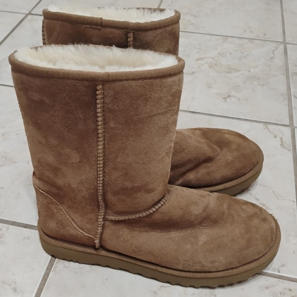 UGG Women's Classic Il Boot Chestnut Short Boots
1017703K Size 10 - Picture 1 of 9
